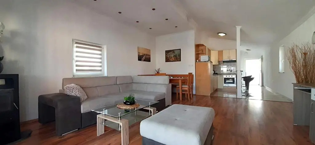 Apartments Hajl