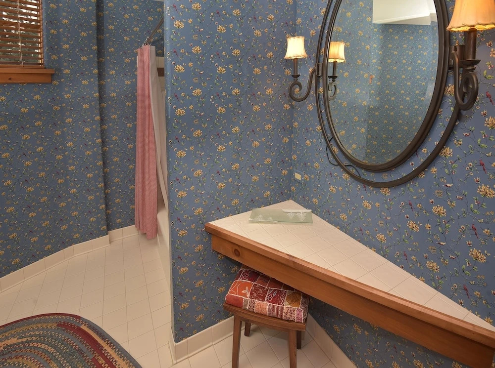 Bright Ski In/out  3br 3.5ba 3 Bedroom Condo by RedAwning