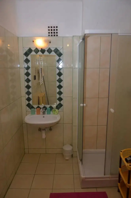 Sunbeam 3-bed Apartment in Eger