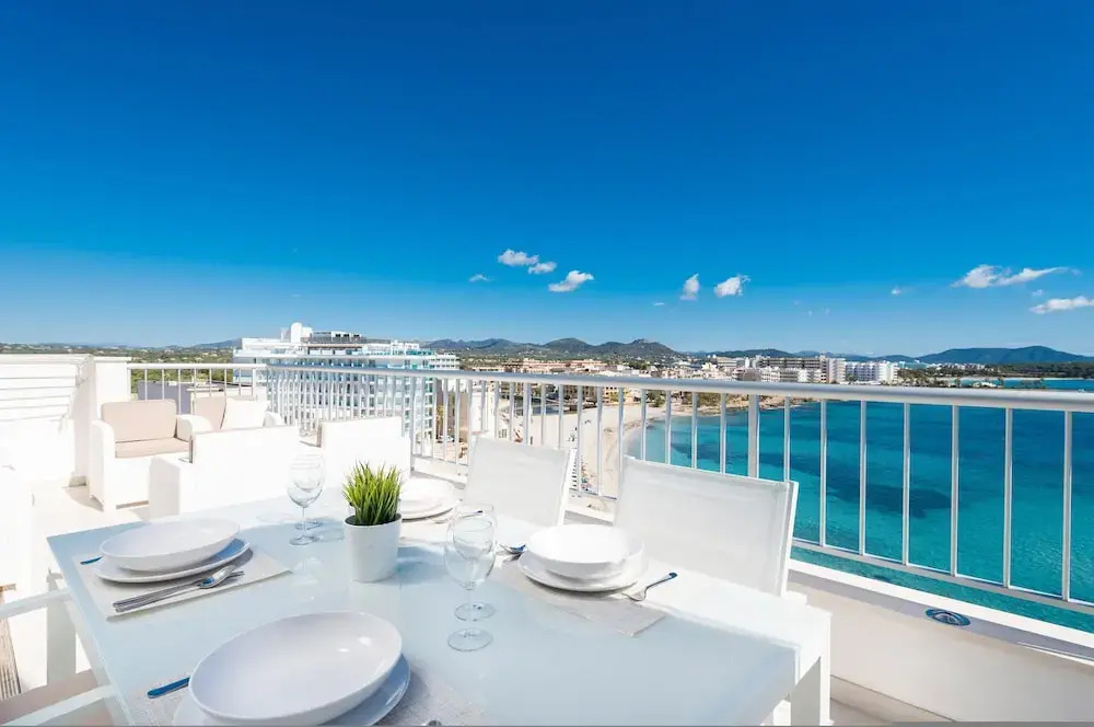 Luisamar Sea View in S Illot-cala Morlanda