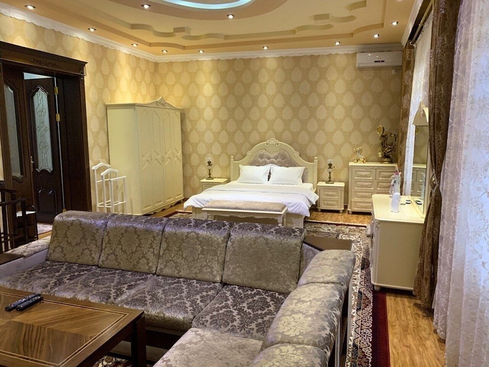Eleon Hotel - Hostel