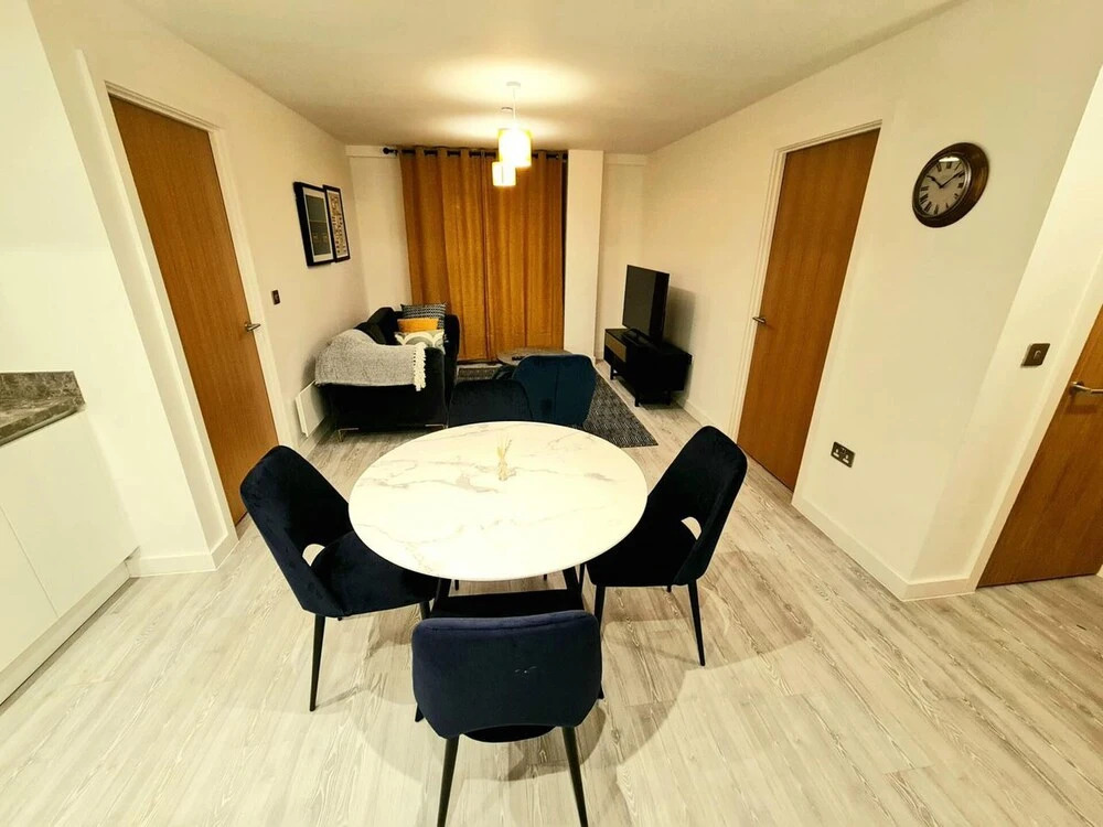Exquisite, Cosy 2-bed Apartment in Salford