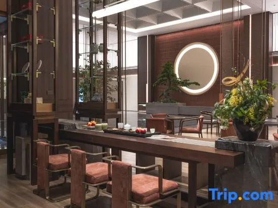 Haining Yanguan Maison New Century Resort Hotel