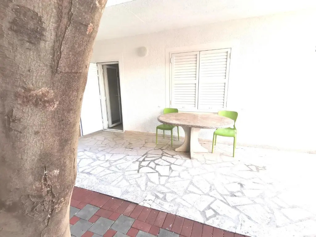 Top 10-1 bedroom apt/terrace