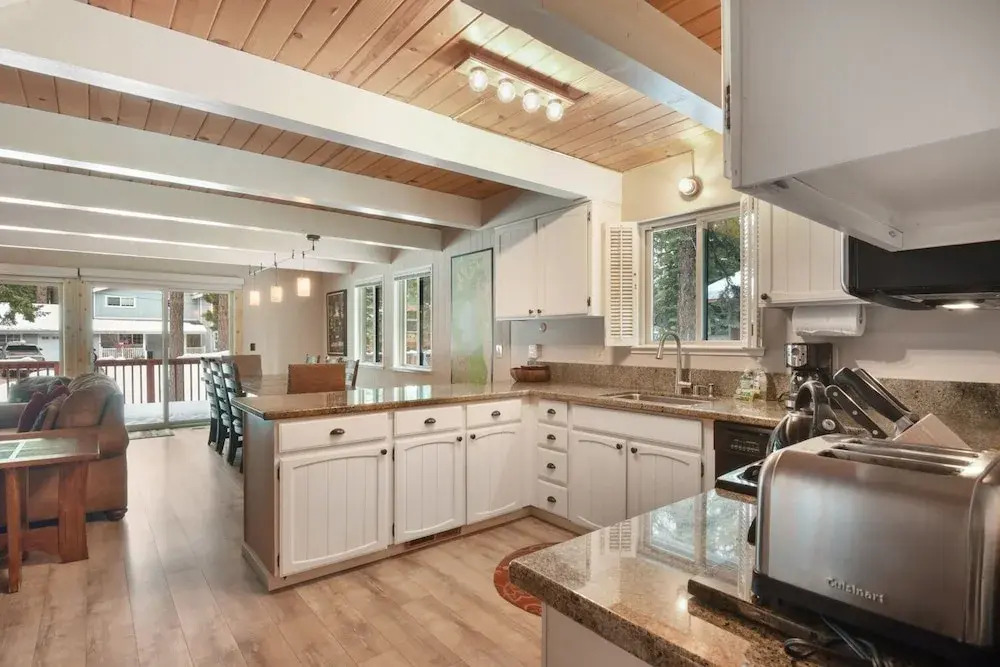 Roycraft Dog Friendly Cabin by RedAwning