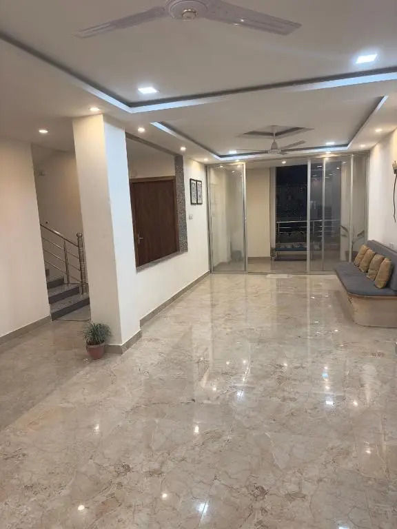 1 Deluxe & Spacious Master Bedroom with attached Washroom & Bathtub
