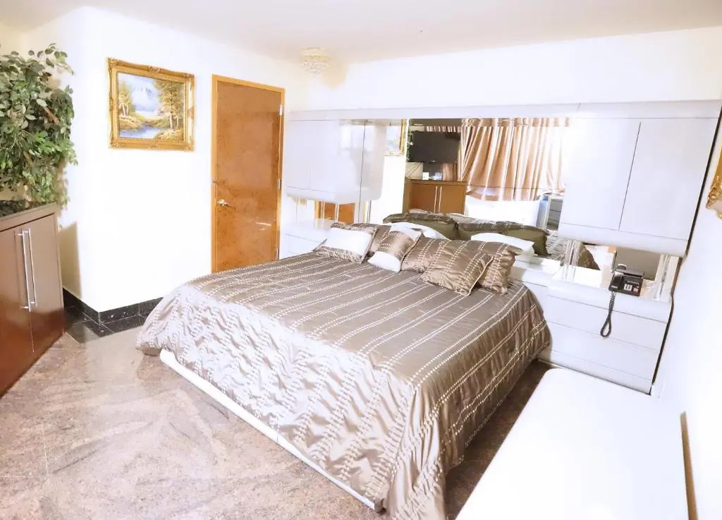 Paris Suites Hotel
