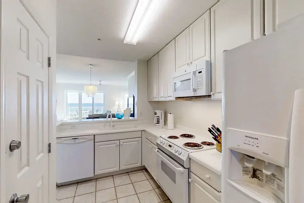 Beautiful Oceanfront Getaway W/shared Pool, Central AC, Elevator, & W/D