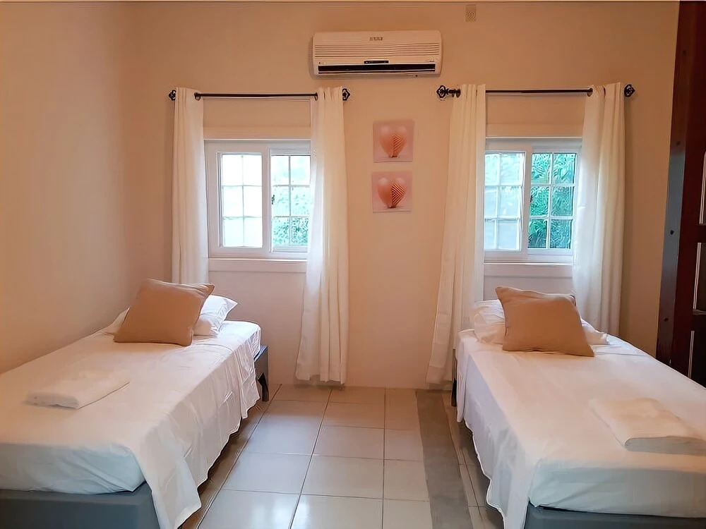 The Island Hub at Red Frog Beach Resort