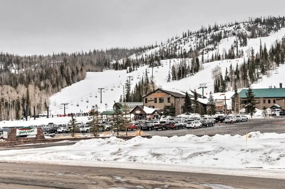 Townhome w/ Mtn View - Walk to Brian Head Lifts!