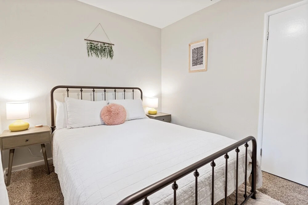 Badger Den - Located In The Heart Of The Village. Modern Aesthetics Meet Mountain Charm! 3 Bedroom Home