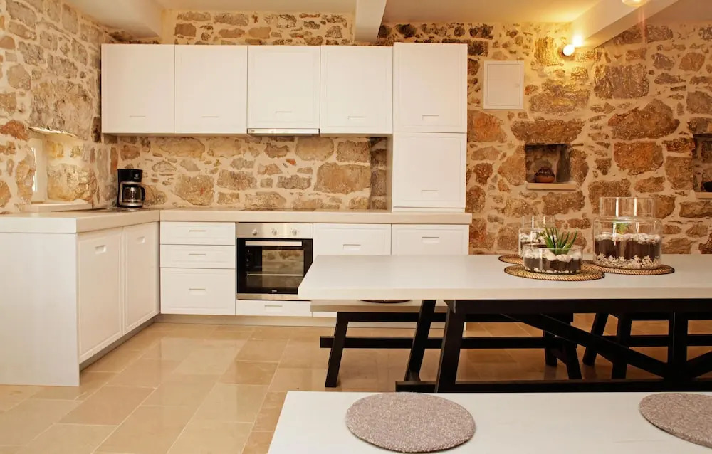 Amazing Home in Bol With 5 Bedrooms, Jacuzzi and Wifi