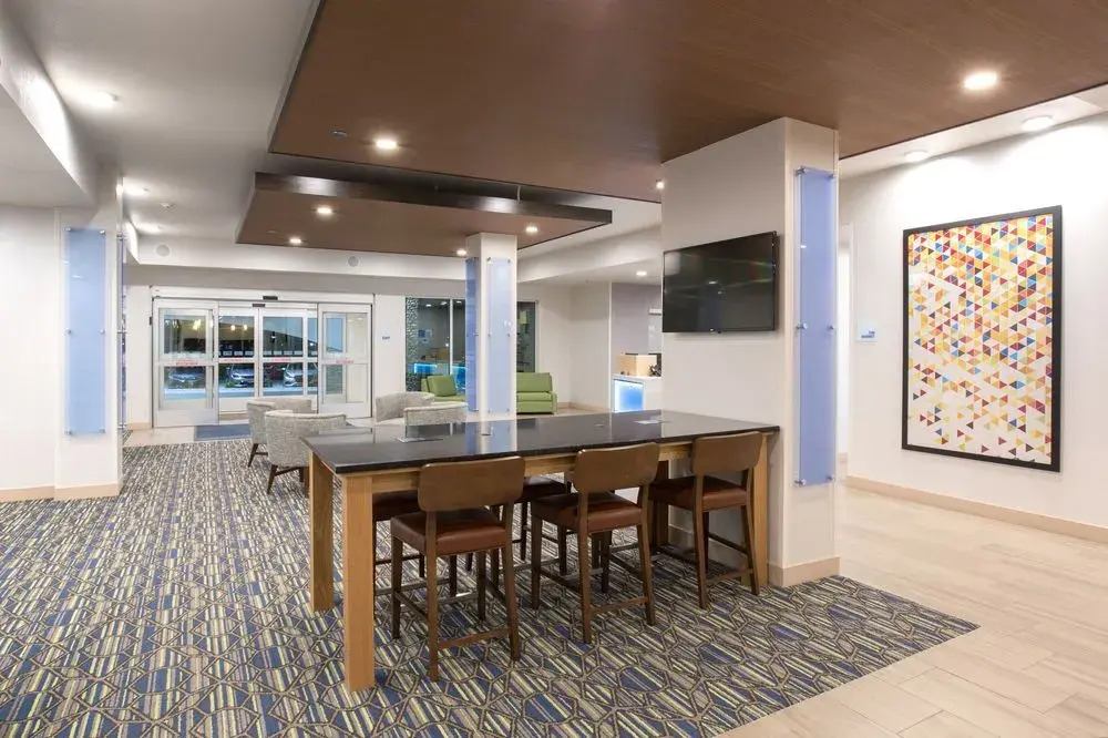 Holiday Inn Express & Suites Lincoln