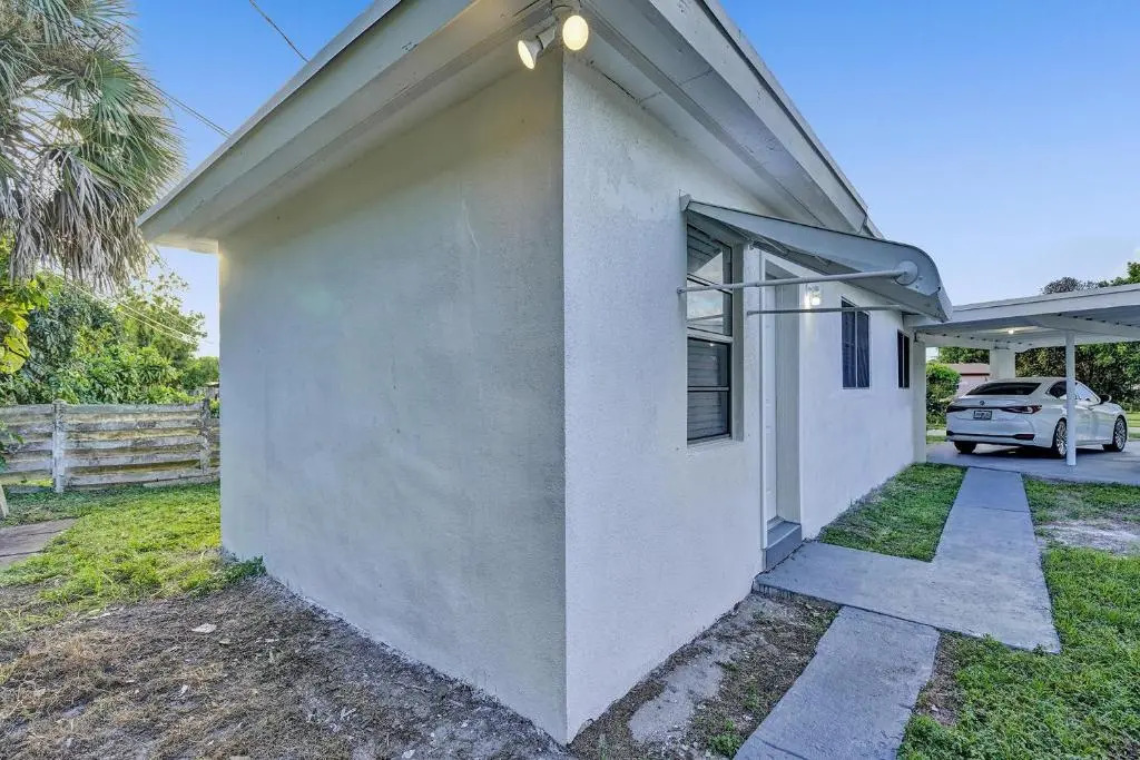 BRAND NEW 4Bed/2Bath - Renovated Luxury Stay