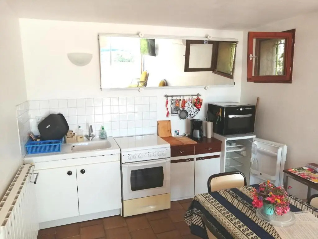 T2 36 m2, RdC de villa, clim, gd jardin clos, animx ok, quartier Mt Faron très calme, wifi, parking