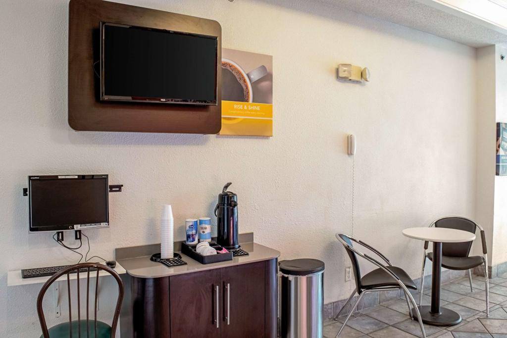 Motel 6-Seymour, IN - North
