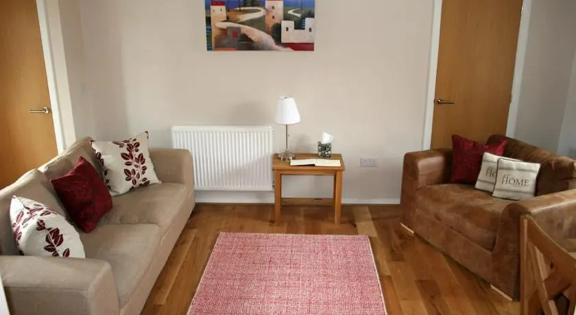 Kings Court Apartments