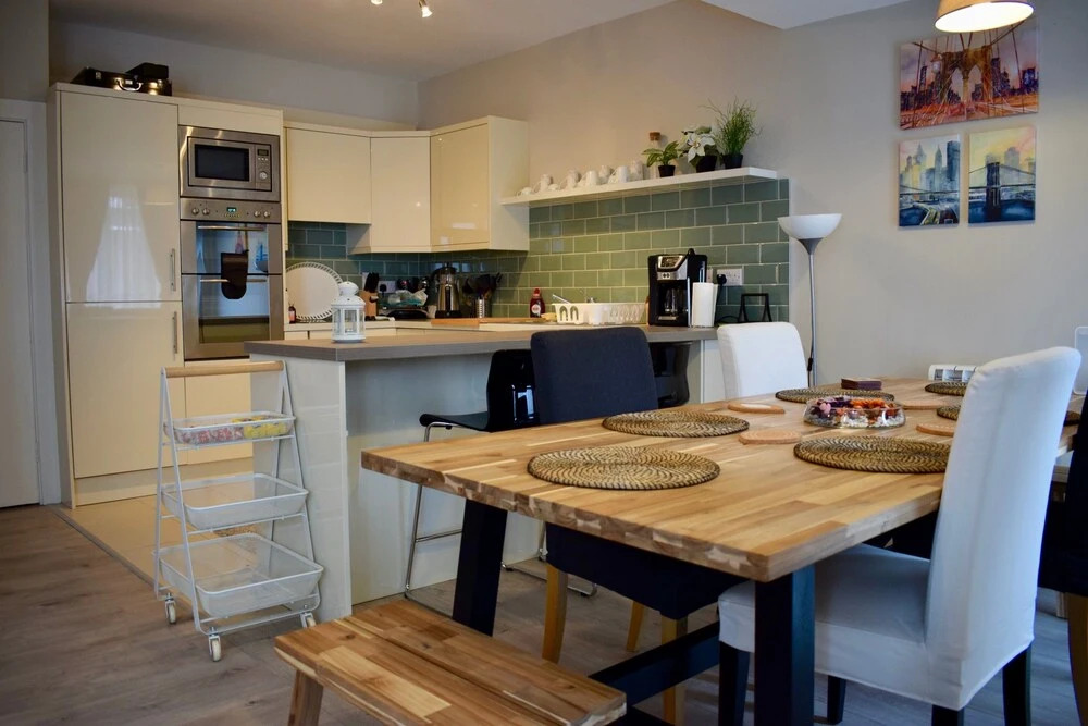 1 Bedroom Modern Apartment in Dublin Sleeps 4