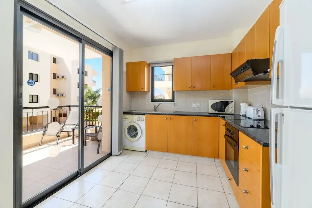 2 bed Apartment Overlooking Pool - Oroklini