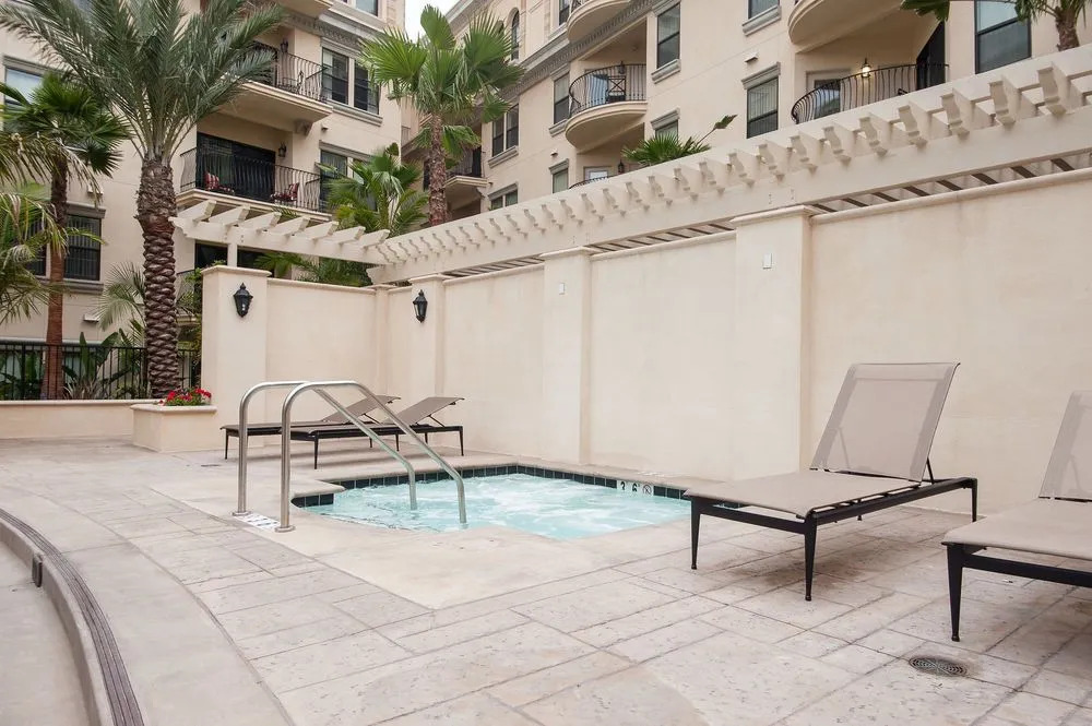 Sunshine Suites at 909 West Temple Street