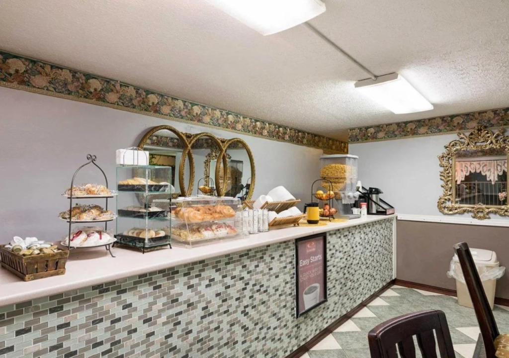 Super 6 Inn and Suites