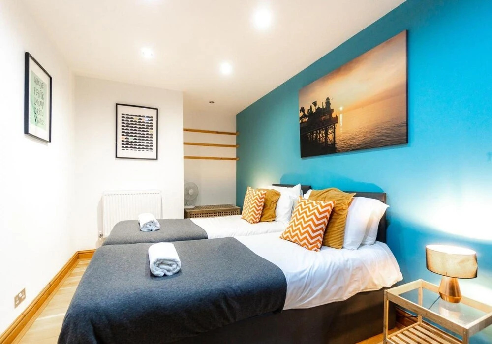 Pebble Mews House - Sleeps 6 to 8 Guests