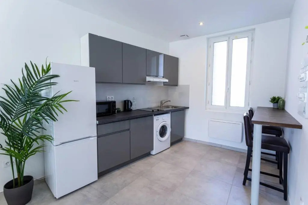 MaxBnb - CLIMATISÉ - Grand Studio 37m2 & terrasse 30m2 - Est
