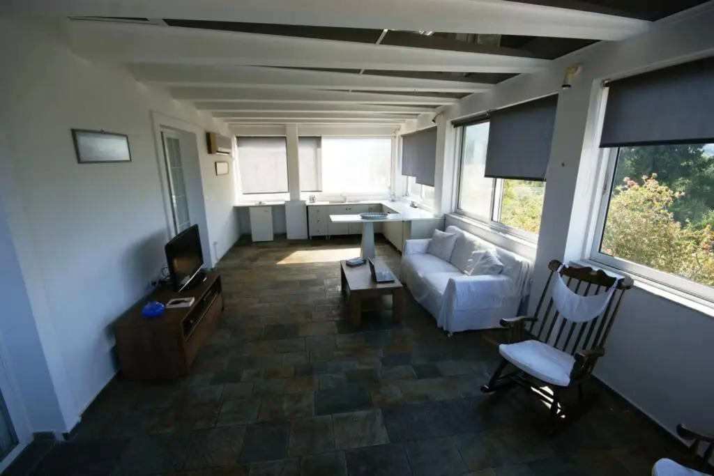 Nonas House