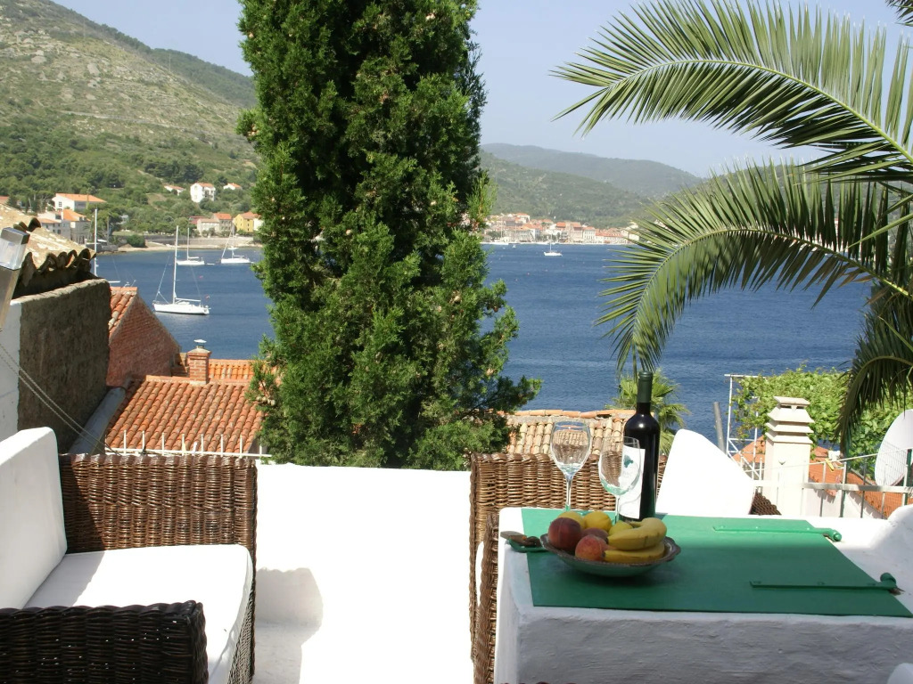 Rustic Apartment in Vis with sea-view