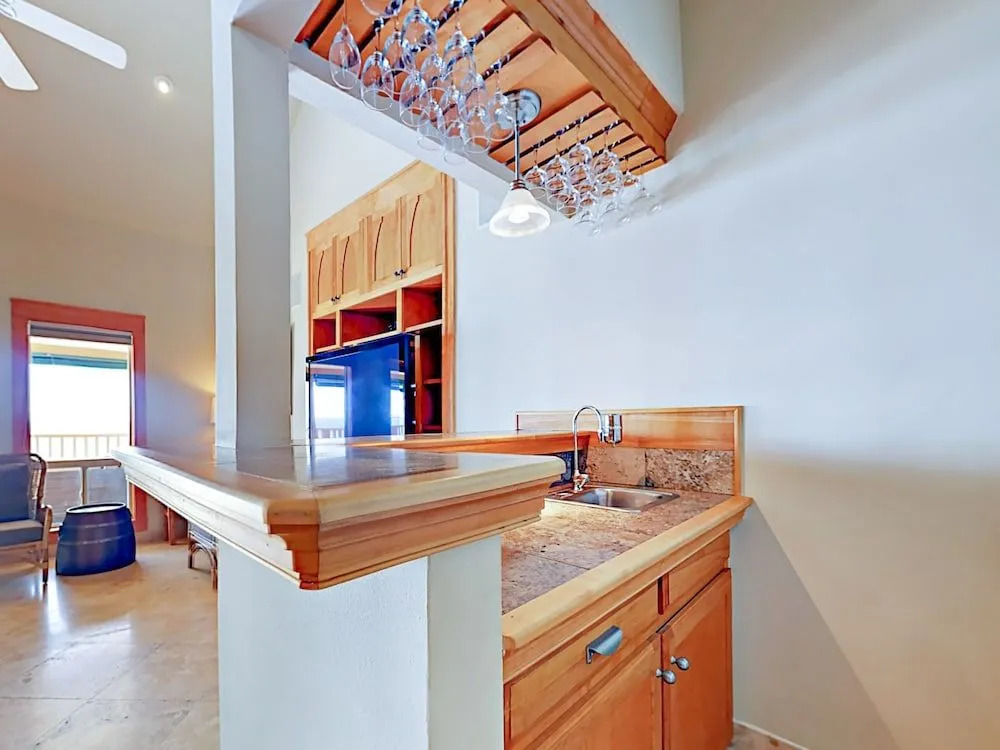 4br W/ Stunning Bay Views - Pool, Boat Slip 4 Bedroom Condo