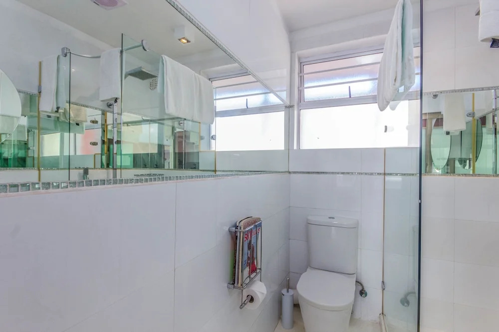 Green Point 2 Bedroom Apartment With Enclosed Balcony and Stunning Views