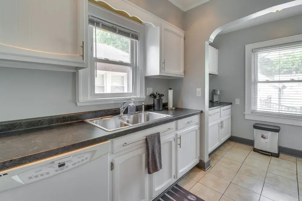 Charming Springfield Home: 2 Mi to Downtown