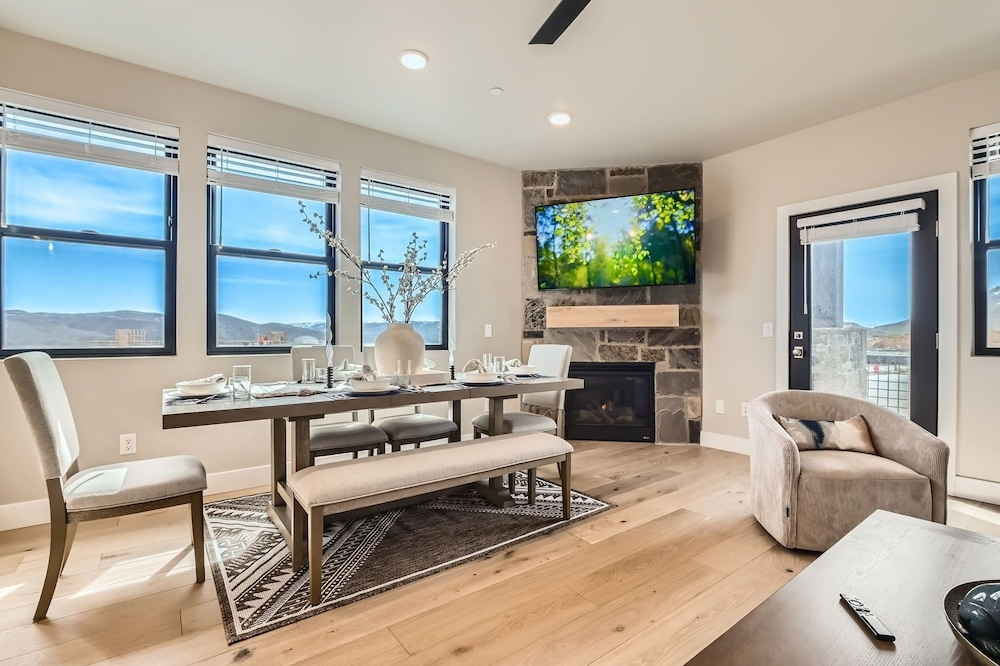 Pet Friendly! Winston's Lodge At Helling 203 3 Bedroom Condo