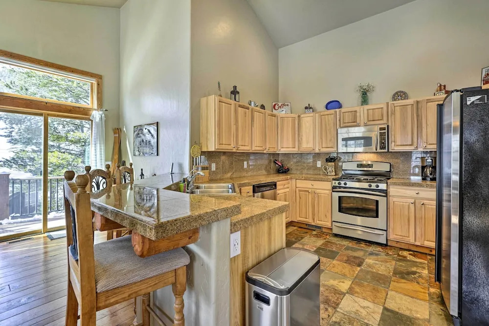 Mountainside Winter Park Ski Home w/ Hot Tub