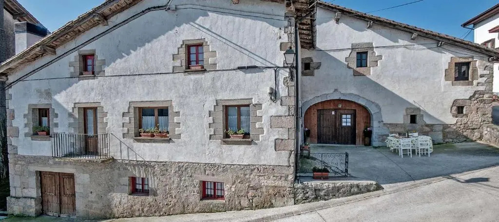 House With 5 Bedrooms in Baráibar, With Wonderful Mountain View, Furni