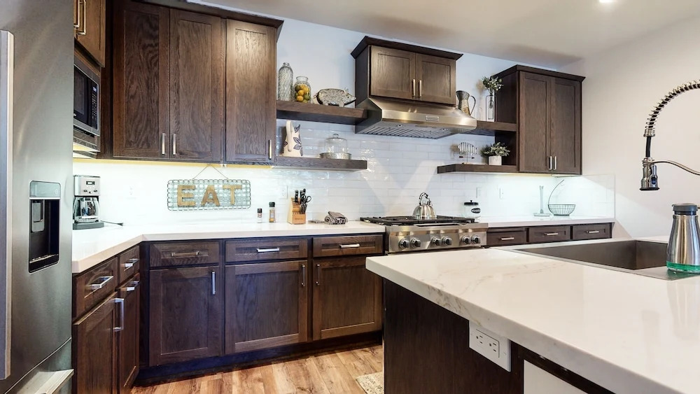 Snowcreek VII 1403 Deluxe Townhouse, Stunning Mountain Views, 2 Car Garage, Washer Dryer by RedAwning