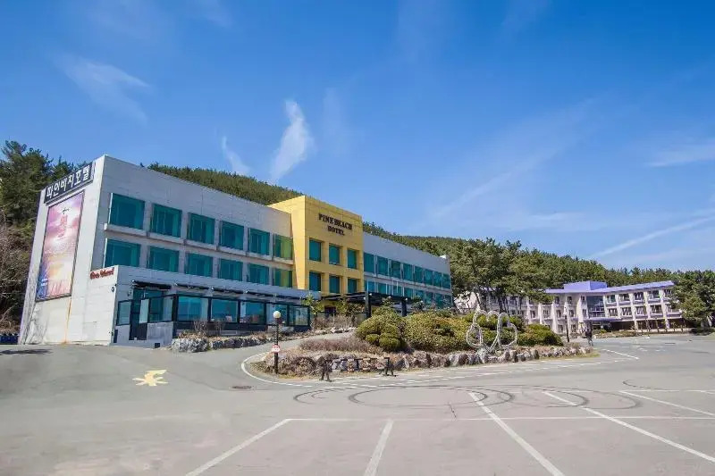 Pinebeach Hotel