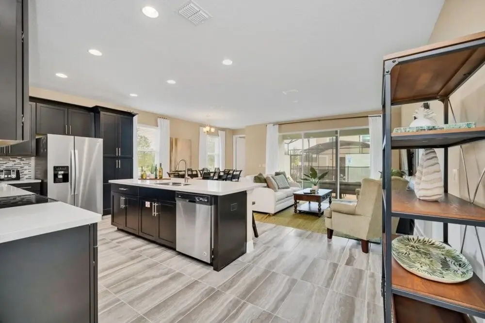 Brand New 5 Bed Solara End Unit Town Home 5 Bedroom Townhouse by Redawning