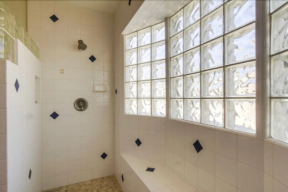Big Pearl 2 Bedrooms 2 Bathrooms Condo
