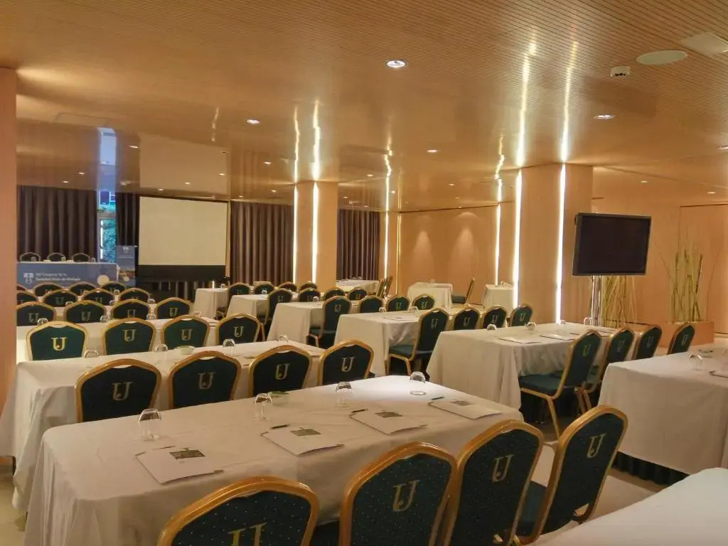 Hotel Jardines de Uleta Suites
