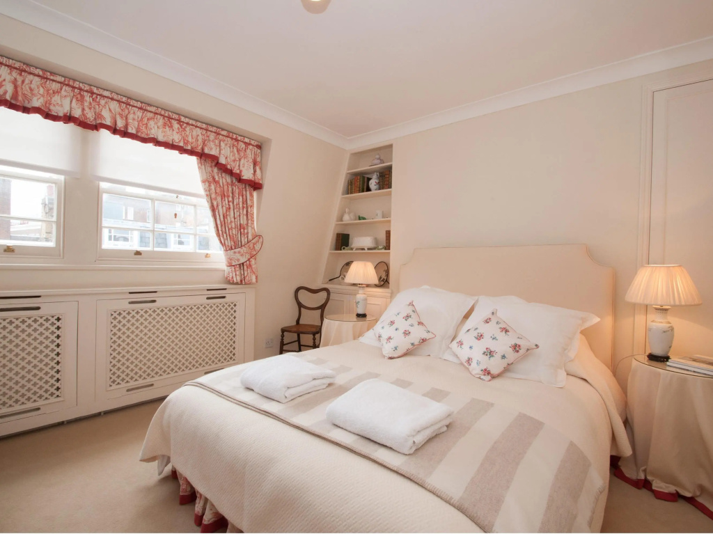 Veeve  Smith Terrace Pretty Mews House 3 Bed 2 Bath Chelsea