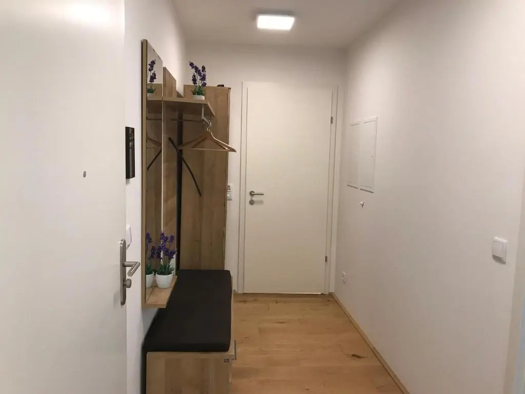 Spacious, Modern 1-bdrm Apt near VIC & Austria Ctr