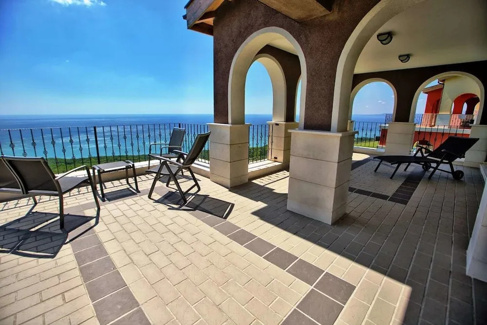 Villas at Lighthouse Golf by Parnas Estate