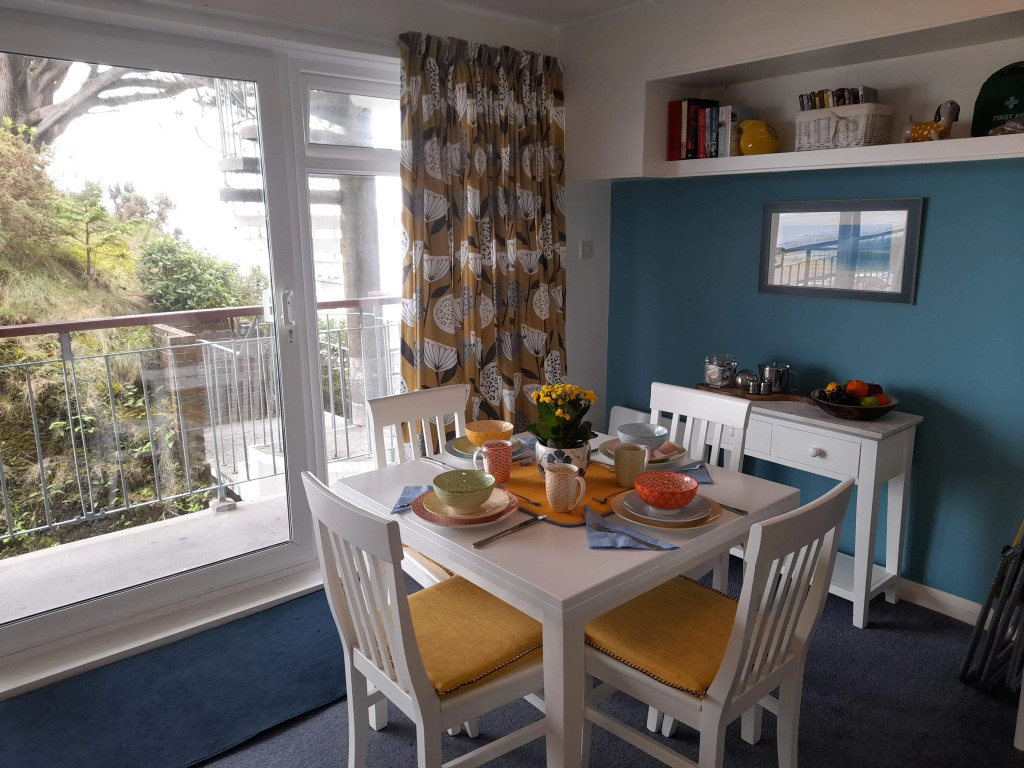 Swn Y Tonnau - Sea Front Apartment Spectacular Sea Views Parking Direct Beach Access