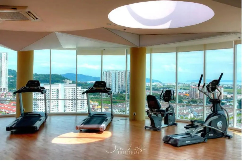 Setia Tri-Suite