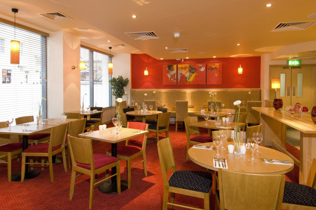 Premier Inn Chester - Railway Station
