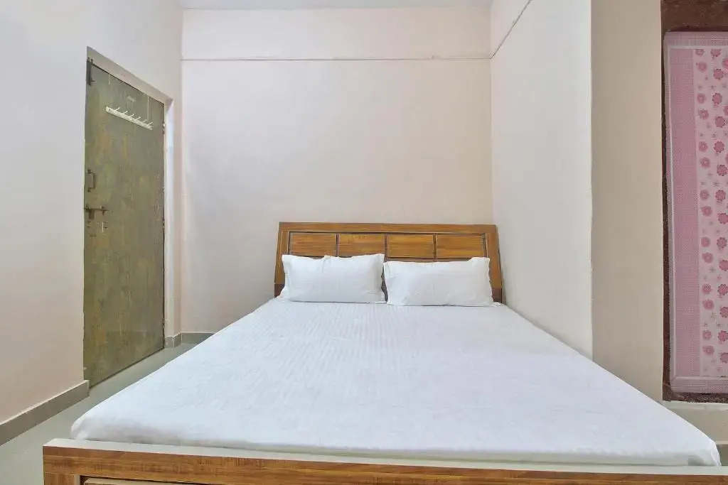 SPOT ON 43864 Shubh Ratna Lodge SPOT