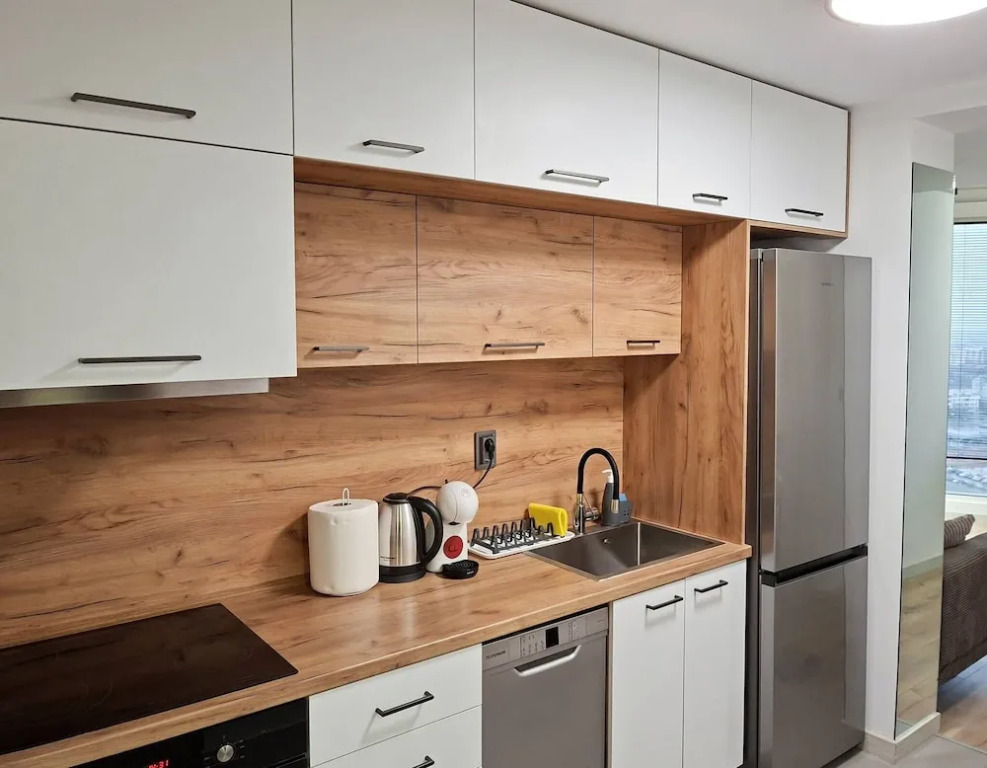 19th Floor Luxury Condo With Pool, spa & Parking