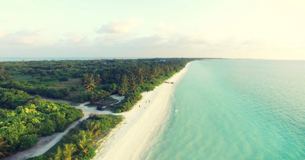 Long Beach Laamu Hotel