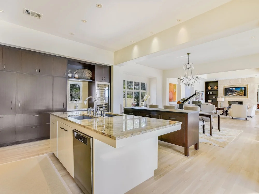 The Arrive Harmony On Lake Austin 5 Bedroom Estate